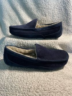 New Uggs men slipper shoes size 12