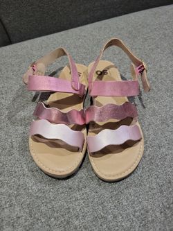 Girl's pink sandals size 1