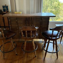 Tiki Bar & Stools