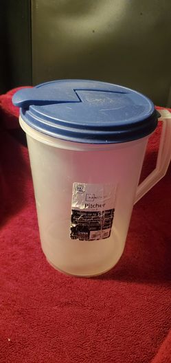 Mainstays Plastic Pitcher with Lid