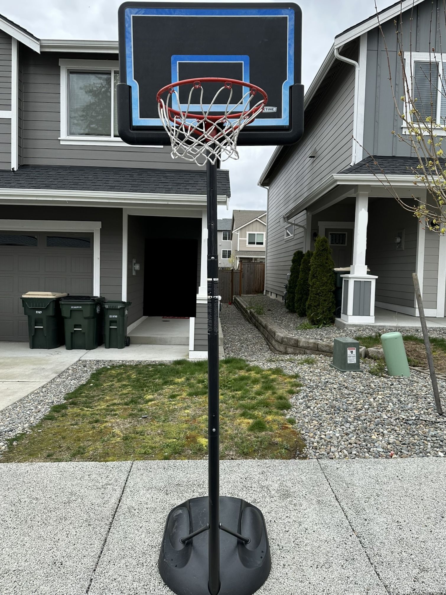 Kids Basketball Goal / Hoop