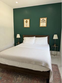 Modern Solid Wood Queen Platform Bed Frame + mattress