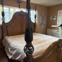King Size Bed And Dresser With Mirror 