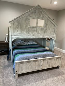 Cabin Style Twin Over Full Bunk Bed
