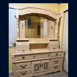 🎁BEAUTIFUL VINTAGE DRESSER WITH MIRROR🎁