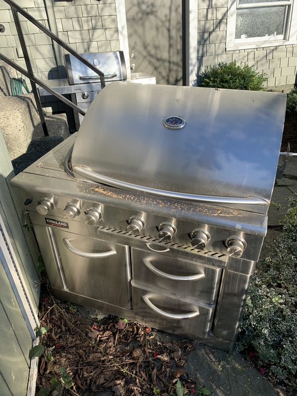 Kirkland Signature Gas Grill Model 7200193 for Sale in Seattle, WA