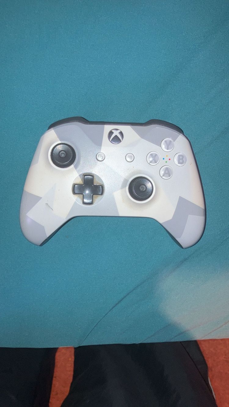 Xbox One Controller w/Bluetooth