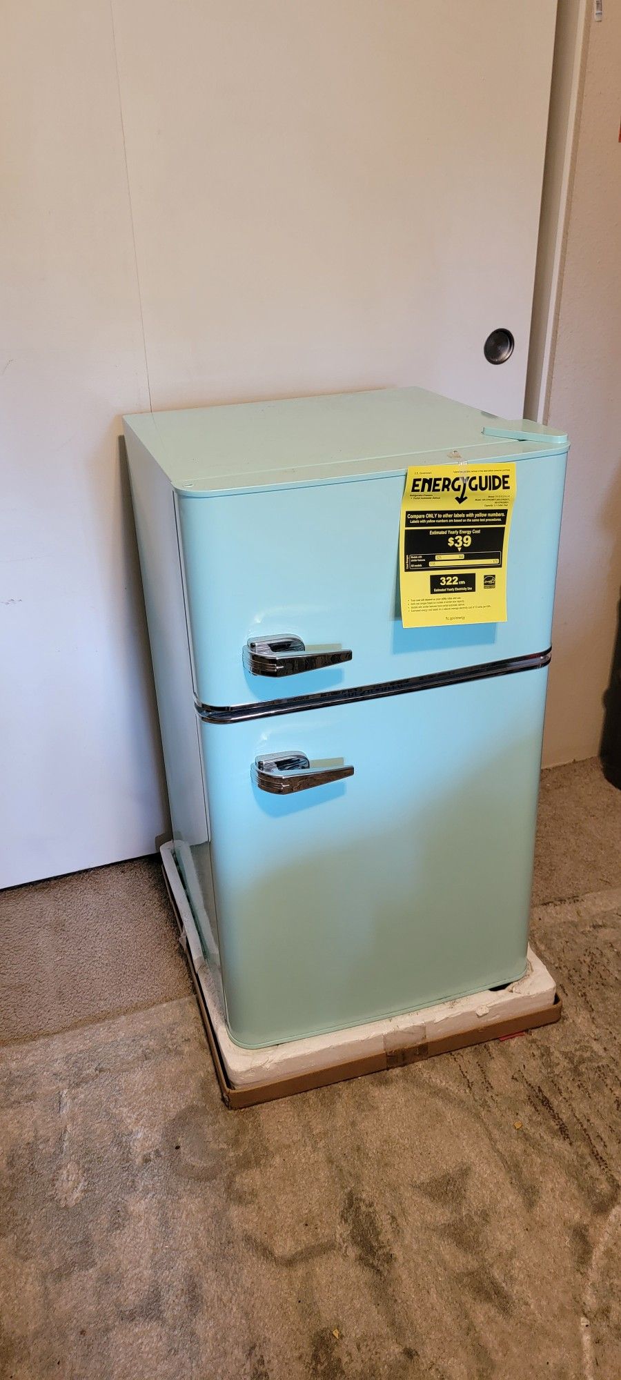 Brand New Retro Mini Fridge/w Freezer