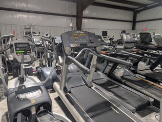 Life Fitness Discovery CLST Treadmill