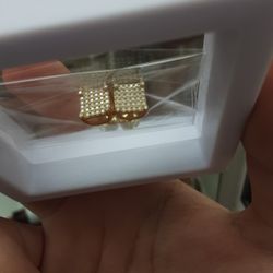 Moissantie GRA Earring With Gold