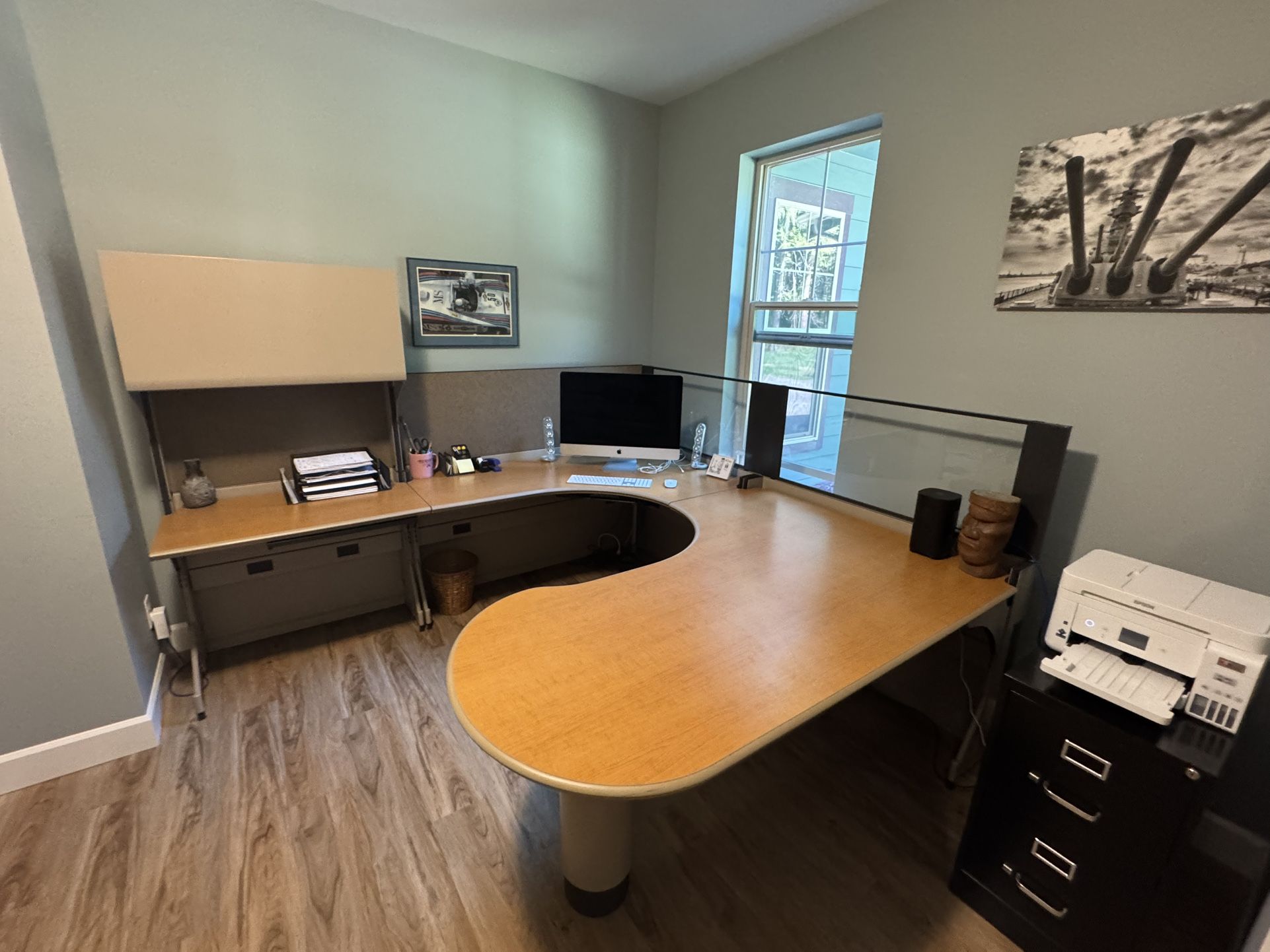 Desk / Herman Miller Cubicle