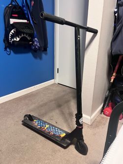Custom pro scooter (MONEY NEGOTIABLE)