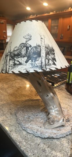 Rustic Moose Lodge Table Lamp – Stone & Driftwood Base Cabin Decor