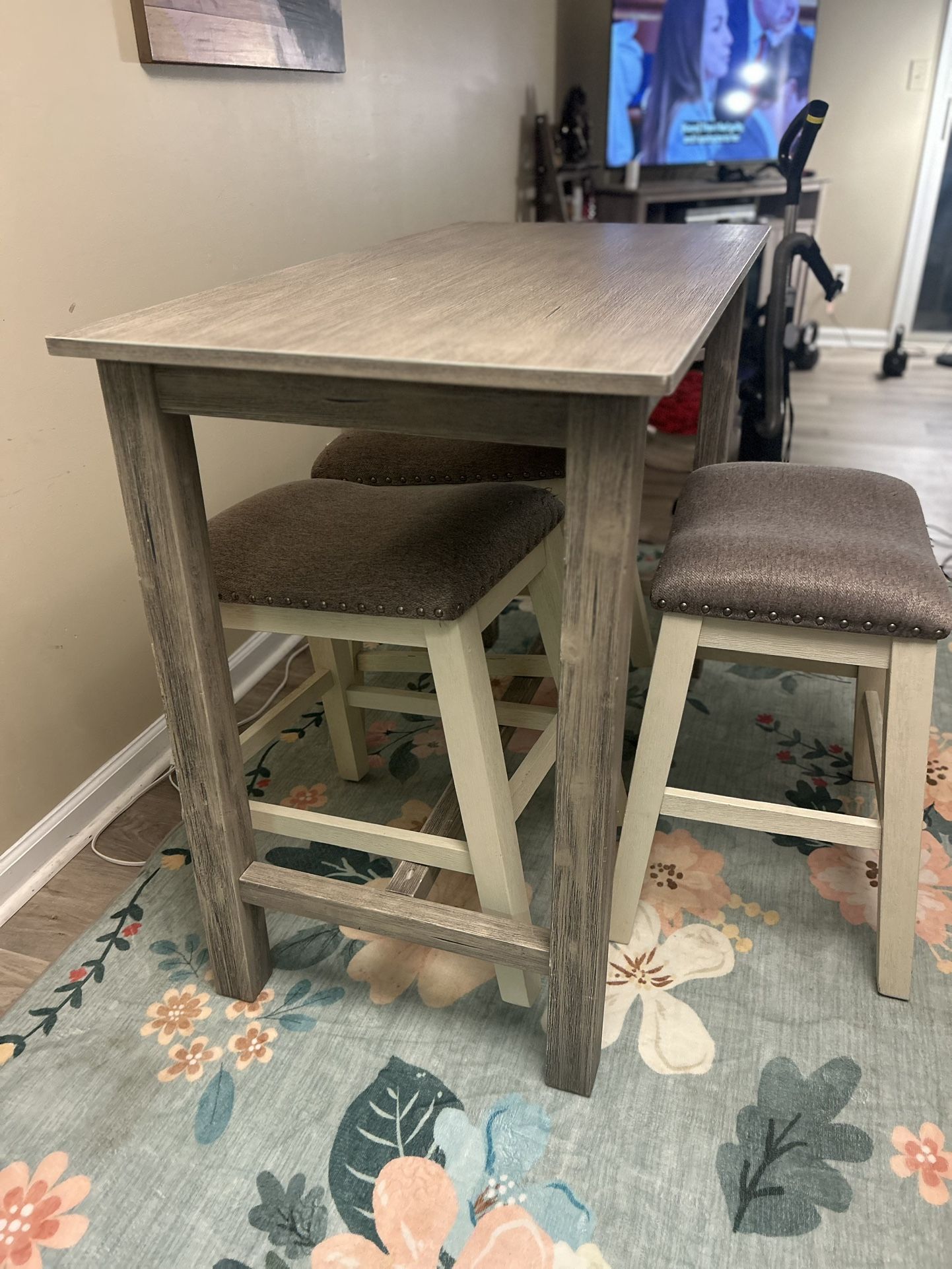 Table & 4 Stools