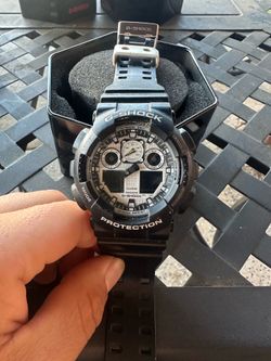 G-Shock Watch White / Black