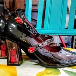 Size 8 Healed Mary Jane Shoes Super Cute