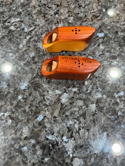 Vintage Handmade souvenir Miami, Florida Brown Wooden Slip on Shoe Salt & Pepper Shakers.  Size 2 1/2 inches long and 1 inch tall.  Brand new never us