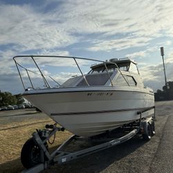 1993 Bayliner Classic 2452 with trailer