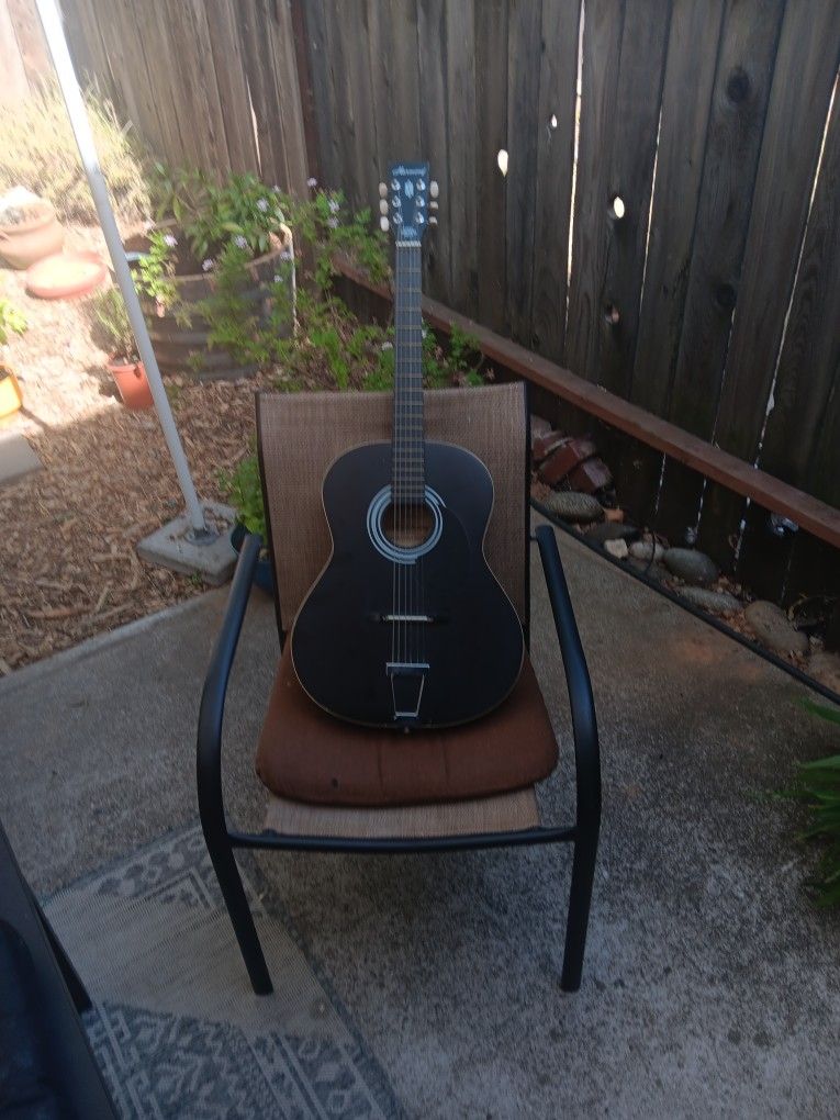 Harmony Handcrafted Quality Acoustic Guitar With Steel Reinforced Neck In Good Condition Great Acoustic Guitar To Learn On For A Beginner