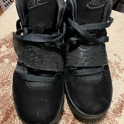 $45, Men’s basketball shoes size 7.5