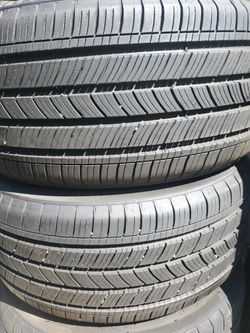 (2) 225/40R18  MICHELIN TIRES
