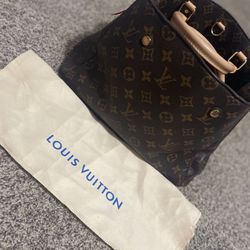 Louis V Handbag With Dust Bag 