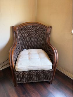Unique Pier 1 wicker chair - great condition