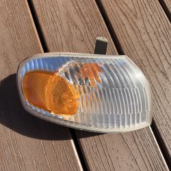 2001-2002 Geo Prizm And Toyota Corolla Right Turn Light 