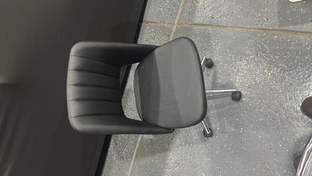 Black computer chair