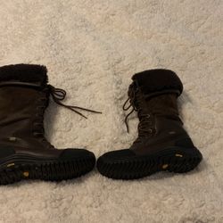 Ugg Snow Boots - Women Size 8