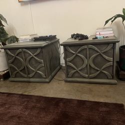 Vintage Stanley cosmopolitan theme II end tables/nightstands