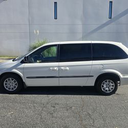 2002 dodge caravan 3.3 v6  180k milles just smog cold ac clean title one owner reg current located in pomona 9o9236I97o runs good no problems ready fo