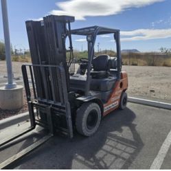 5000# Warehouse Forklift
