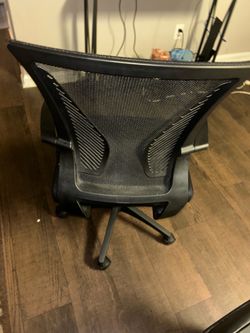 Black mesh office chair
