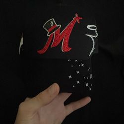 Mago red thirty one hats