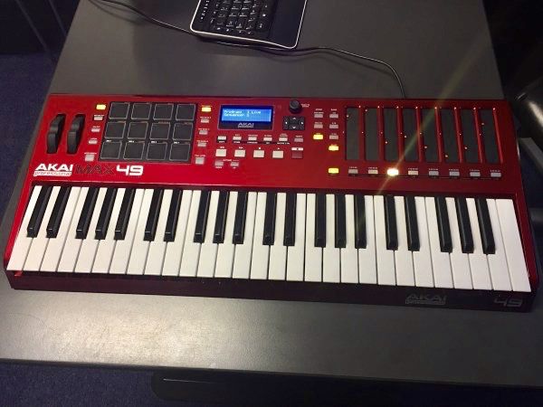 AKAI MAX 49 (MUSIC PRODUCER KEYBOARD) MINT CONDITION $200