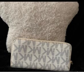 Michael Kors Signature Zip-Around Wallet and purse
