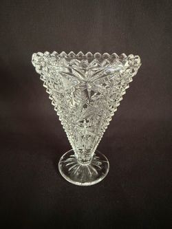 Vintage fan like  Bud Vase Antique Collectible