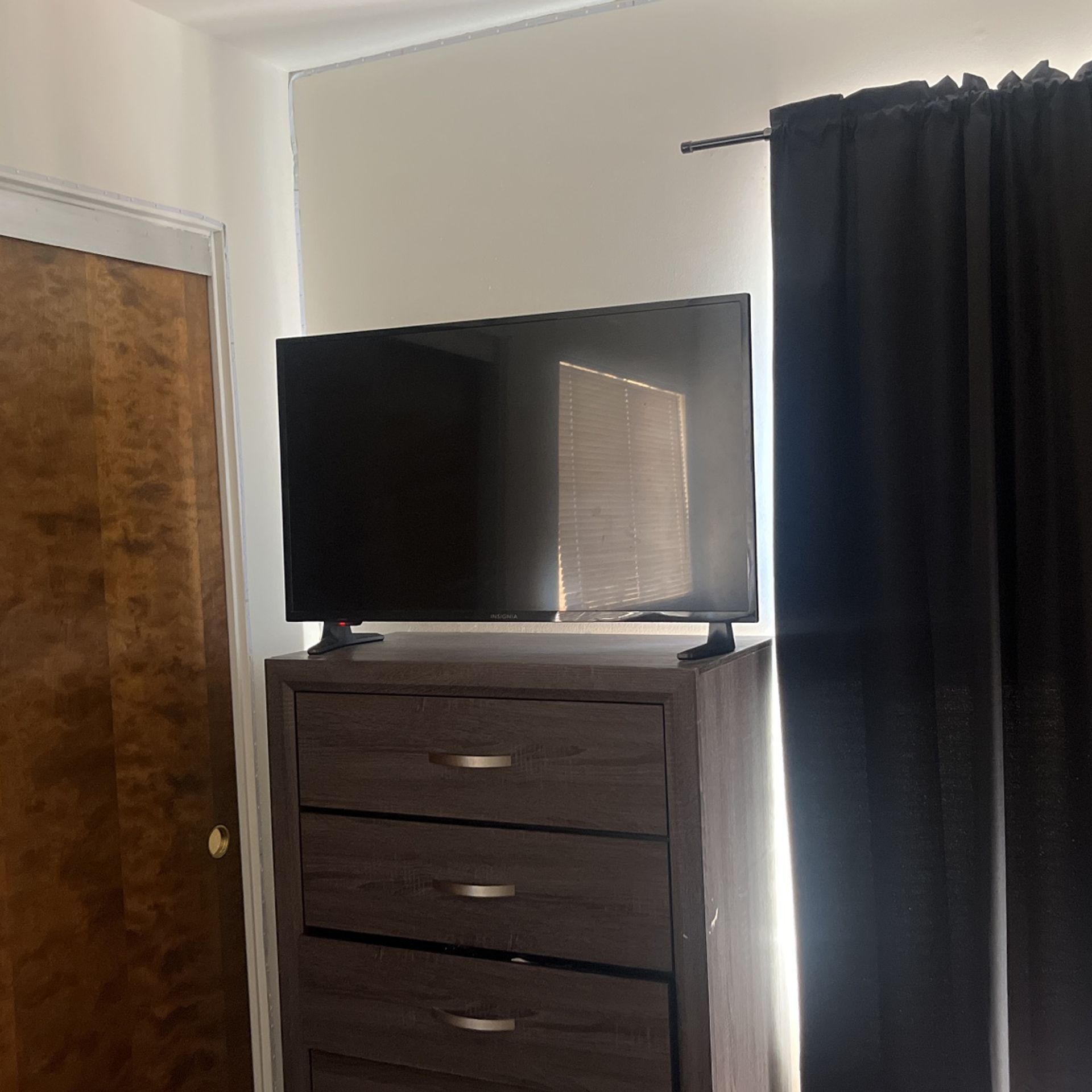 Insignia 40 inch smart tv for Sale in Rossmoor, CA OfferUp