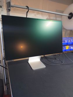 Apple Studio Display Monitor 27in 5K MYJG3LL/A