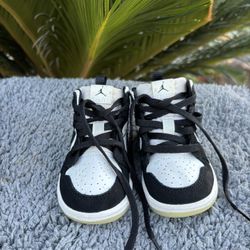 Baby Jordan 1 Mids