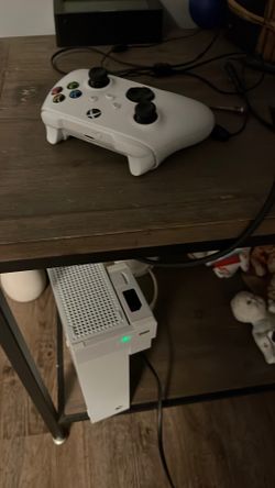 Xbox with 1T space with controller and battery charger