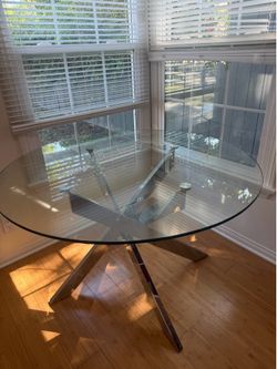 Glass diner table