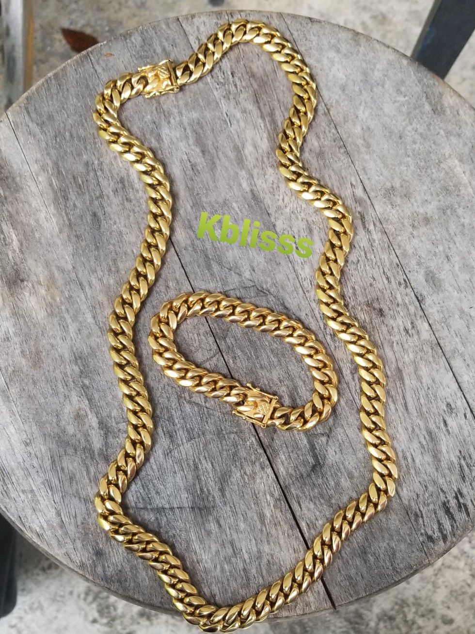 Black Friday Sale 🔥🔥🔥14k Gold Plated Miami Cuban Link Chain and Bracelet Set....Available for Pick up or Delivery 🚚🚗