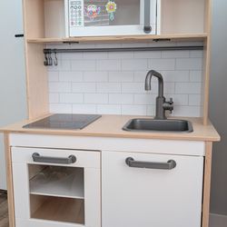 IKEA DUKTIG PLAY KITCHEN