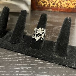 New! Ladies Fashion Ring