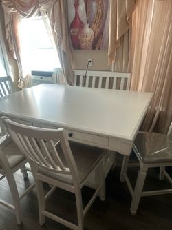 Dining room table