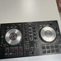 Pioneer DJ Serato mixer 