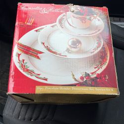 Poinsettia And Ribbons Dinnerware Set