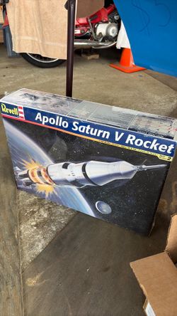 Revell Apollo Saturn V Rocket model kit
